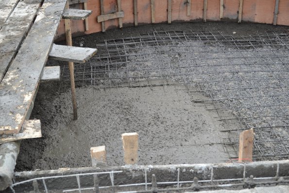 Pouring concrete bottom